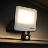 Proyector exterior 50W IP65 con sensor de movimiento